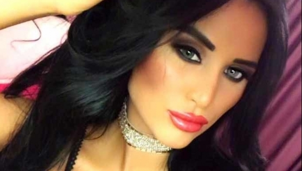 S-a jucat pe Instagram, dar a ieşit prost! Daniela Crudu i-a pus gene mamei sale, însă sprâncenele ei…