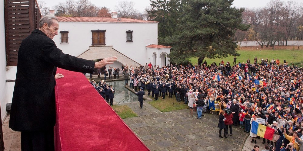 Mii de oameni i-au adus un ultim omagiu Regelui Mihai. Casa Regală, anunţ despre gestul făcut în memoria Majestăţii Sale Defuncte