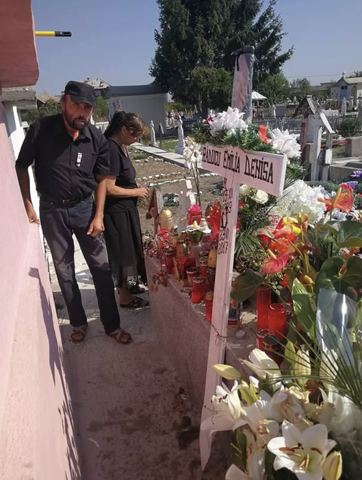 Cum a ajuns să arate mormântul Denisei Răducu, la 7 ani de la moartea sa. O fană a filmat totul: „Acum au uitat-o…”