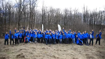 Peste 100 de voluntari ai Fundației Țiriac și Țiriac Auto și-au unit forțele în cadrul programului    Plantăm fapte bune în România, pentru a împăduri o enclavă forestieră în județul Argeș