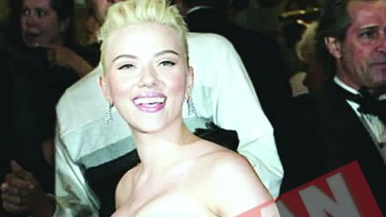 Scarlett Johanson canta pentru soldati