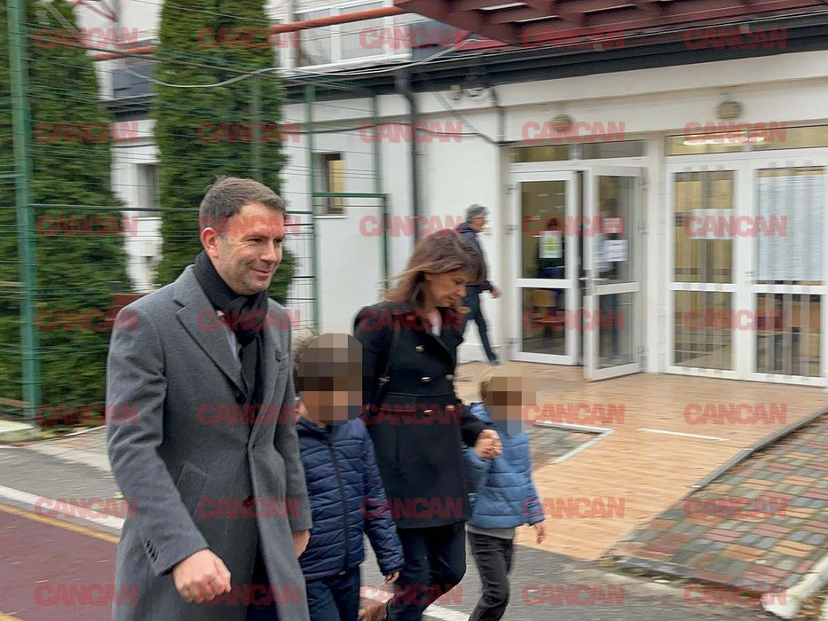 Cătălin Drulă împreună cu partenera lui de viață și copiii