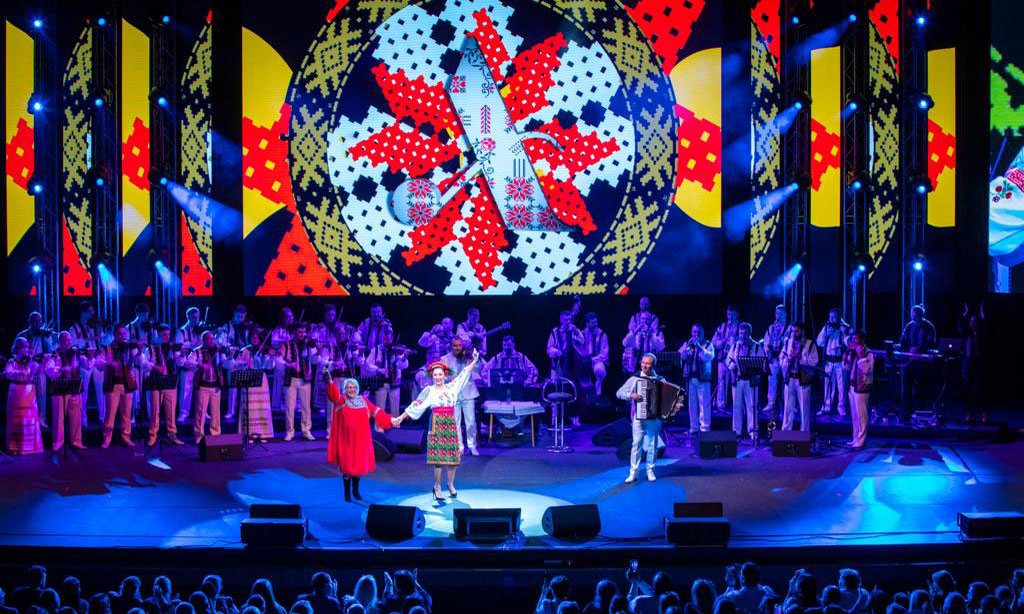 Andra susține concerte în fața a mii de oameni, iar show-ul este garantat