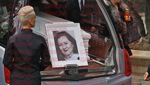 Dispută în familie pe tema înmormântării Mioarei Roman. Dezvăluirile făcute de Catinca pun într-o lumină nouă evenimentele funerare: „A fost dorința Oanei...”