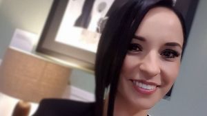Andreea Marin, cadou de 60.000 de euro de Florii! "Culoarea roşie ca focul se potriveşte cu personalitatea şi energia mea"