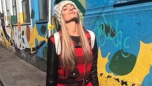 Fotografie tulburătoare! Delia, în vizită la copiii bolnavi de cancer