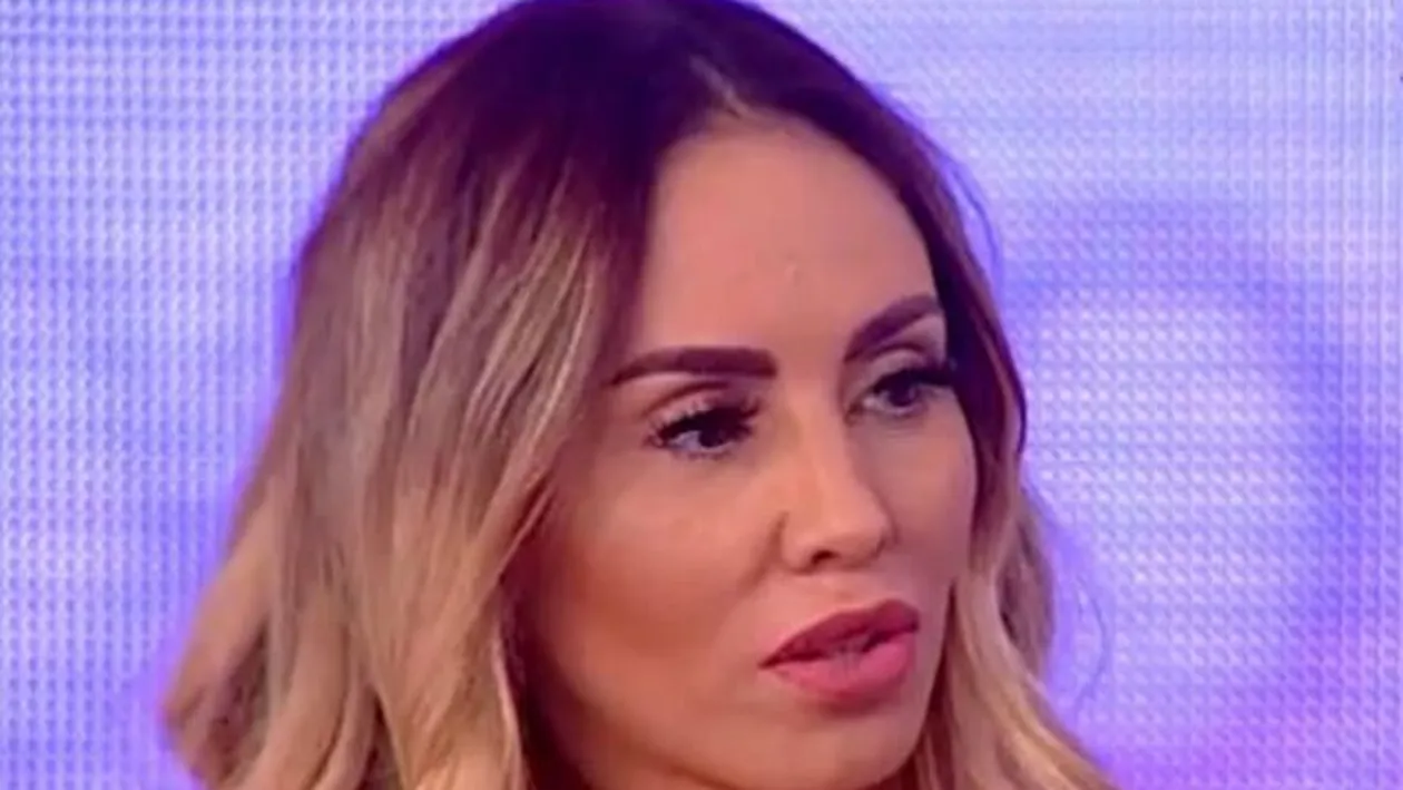 Flore rupe tăcerea, după ce a fost filmată goală și în stare de ebrietate: ”Eu așa stau în casă! Îl dau în judecată pe polițist” Ce zice de vecina reclamantă