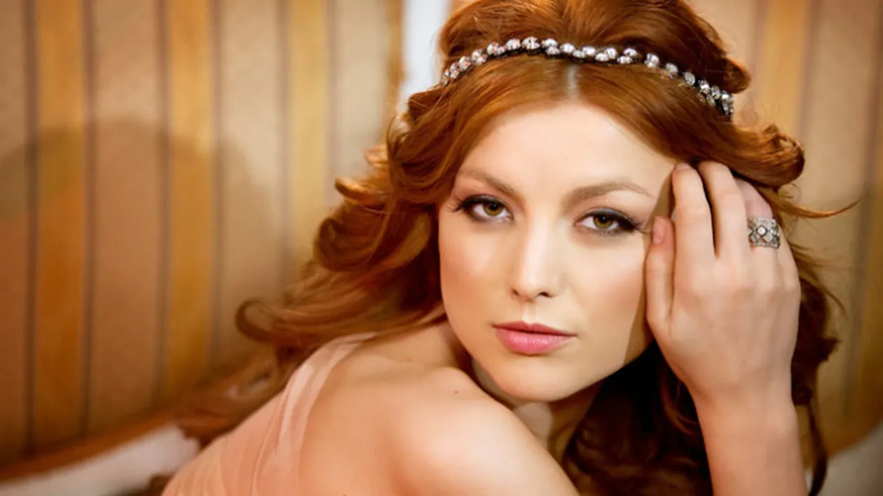 Ce talentat e băieţelul Elenei Gheorghe! La doar un an fredonează piesele mamei, desi abia stie să vorbească