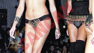 Vedetele "Playboy" au defilat la Fashion Days