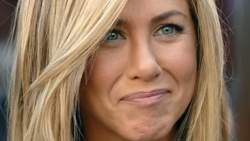 Logodnicul lui Jennifer Aniston, un tip cu greutate. Nu vreau sa-l dau de gol, dar mi-a rupt un deget de la picior