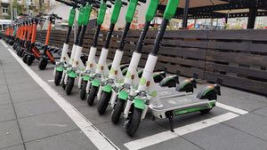 Adio trotinete electrice pe trotuare! Noile reguli care se aplică în cazul trotinetelor electrice pe drumurile publice