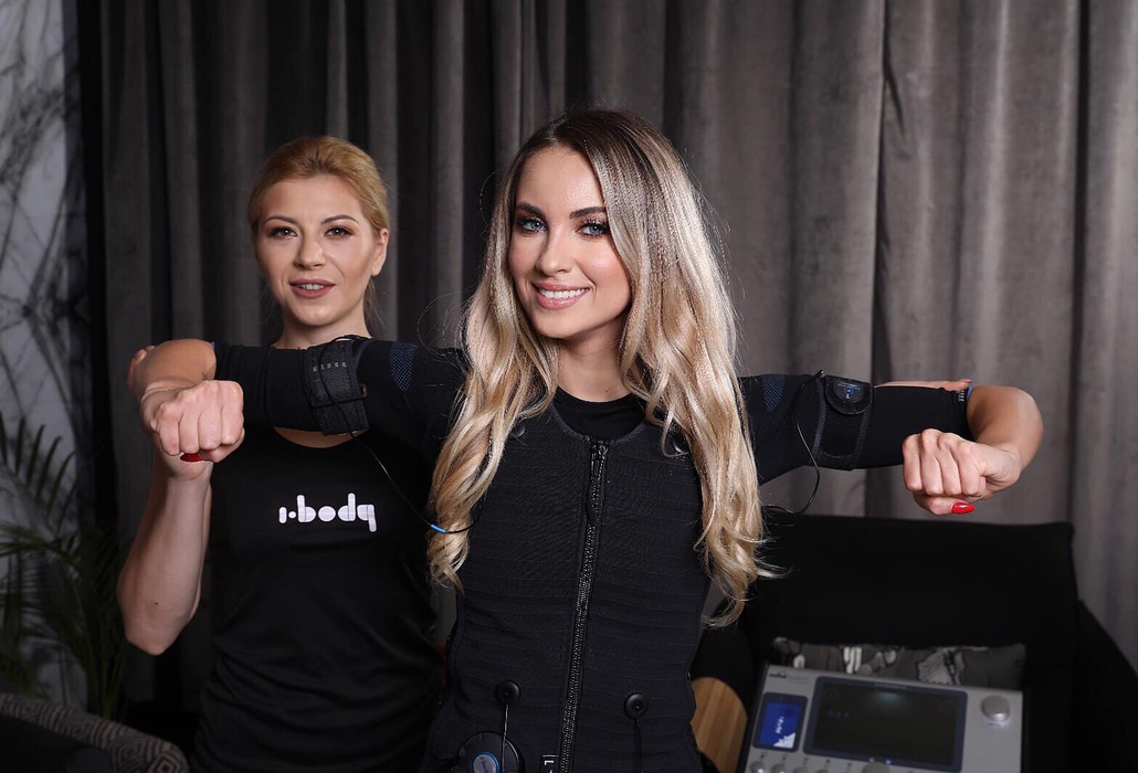 De admirat! Otniela Sandu, fostă concurentă de la Ferma, își croiește singură hainele. Are un dressing uriaș: “Poți să ai toate brandurile din lume, dacă nu…”