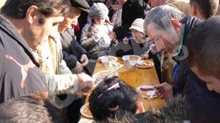 In Mehedinti a fost inghesuiala pentru o portie de fasole