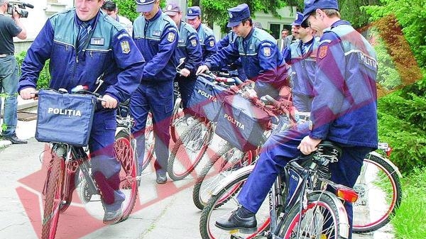 Politistii cu biciclete, verificati de sefii IPJ Mehedinti