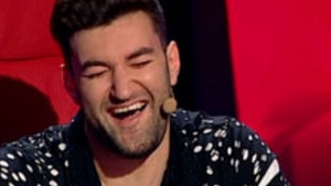 Nu e banc! Smiley si-ar schimba si azi numele din buletin! O receptionera l-a tinut la usa camerei lui Bartos pe motiv ca....
