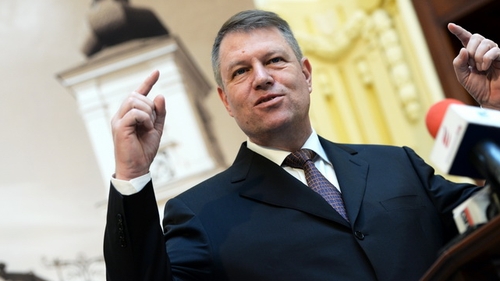 Iohannis, o nouă gafă legată de cele şase case: Se poate să ai şase case ca profesor, din meditaţii şi salariu de profesor
