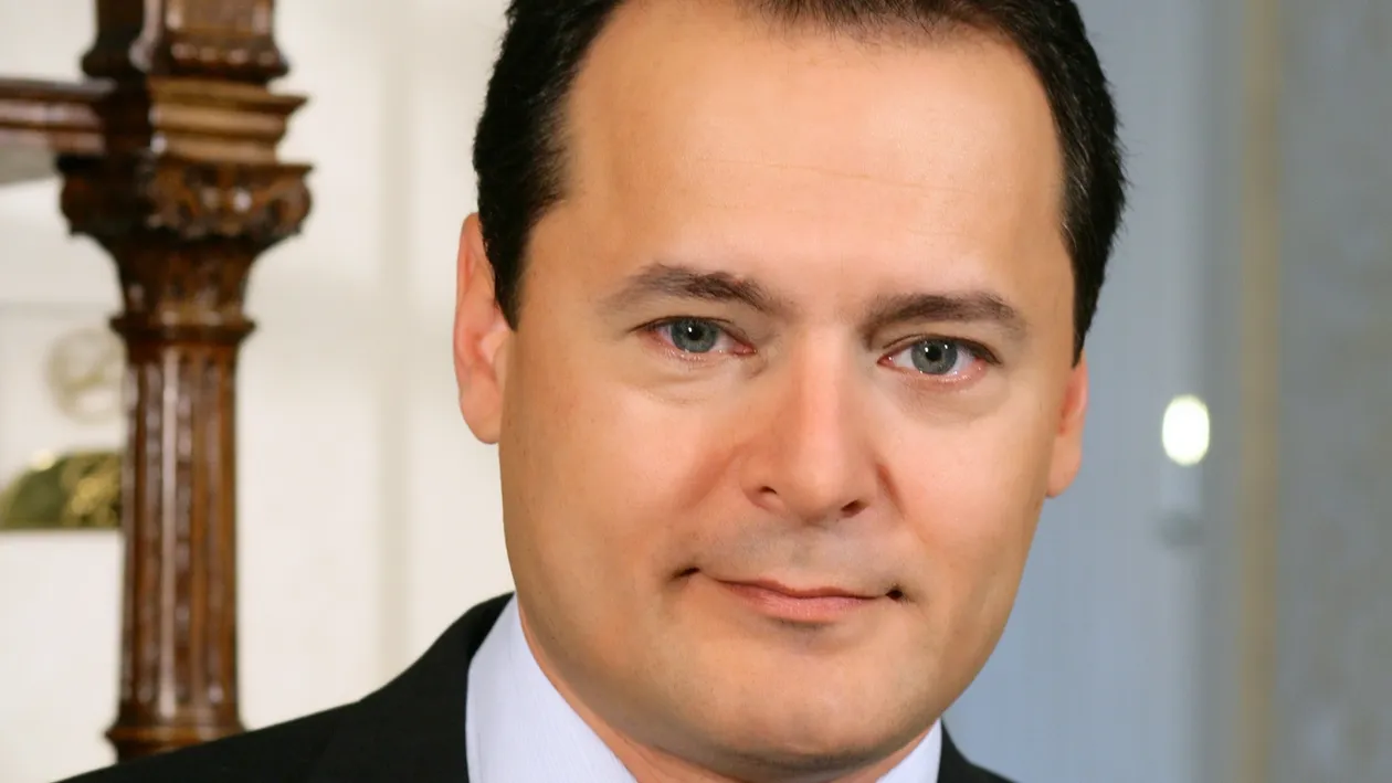 Fata monstruoasa a unui milionar celebru de la noi! Regele electrocasnicelor i-a aruncat jucariile in strada propriului copil!