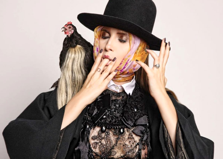 Iulia Albu, o prezență greu de ignorat în showbiz