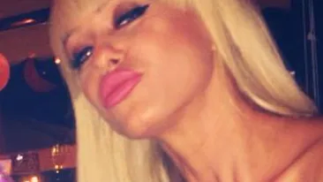 Visul bărbaţilor a devenit realitate! Anda Adam, provocatoare într-o bucătărie! Vezi cum s-a cocaţat cu fundul acolo unde găteşte