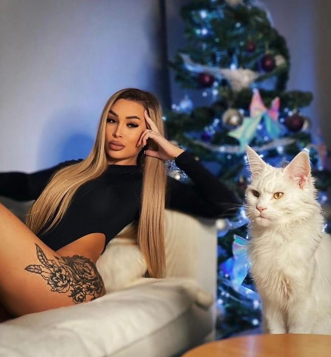 Andreea știe cum să își țină "în priză" admiratorii / Sursă foto: Instagram.com