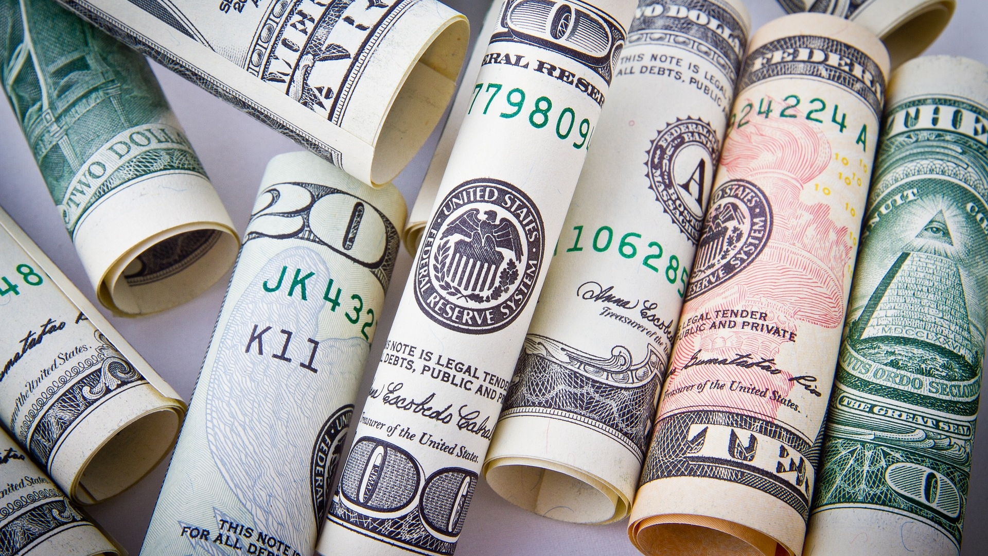 Curs valutar BNR luni, 16 februarie 2021. Euro crește, dolarul scade