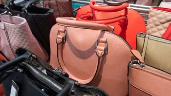 Cum îți dai seama în 30 de secunde dacă o geantă este falsă. Sfaturile unui expert în domeniu