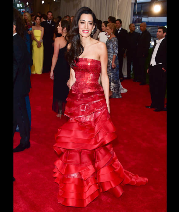 Imagini în premieră cu gemenii lui GEORGE şi AMAL CLOONEY! Micuţii au fost fotografiaţi la o lună de când au venit pe lume
