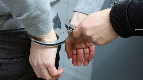 Un polițist buzoian a fost arestat după ce a furat țigări dintr-un transport cu tutun de contrabandă