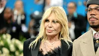 Donatella Versace, de nerecunoscut! Ce intervenție estetică pare că și-a făcut la 70 de ani