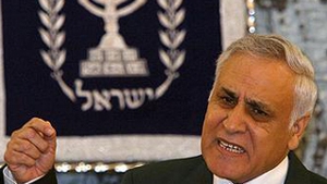 Fostul presedinte israelian, condamnat la sapte ani de inchisoare pentru viol