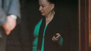MARIA DRAGOMIROIU s-a reîntors la căpătâiul prietenei sale, ILEANA CIUCULETE! S-a dus glonţ la CORNEL GALEŞ şi...
