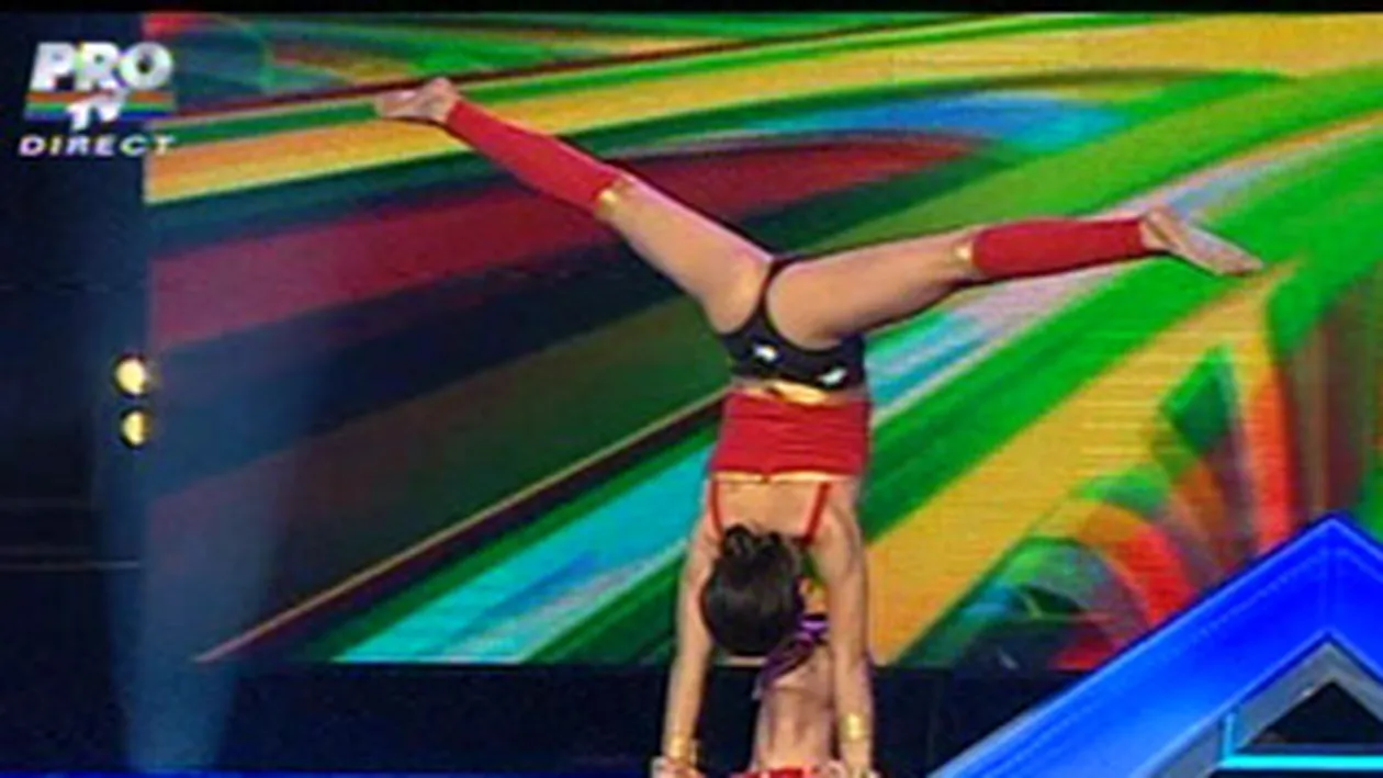 Spider Man a venit in platoul de la Romanii au talent! Vezi cum a escaladat decorurile cu panzele sale si de ce a ras Femeia Fantastica de miscarile lui