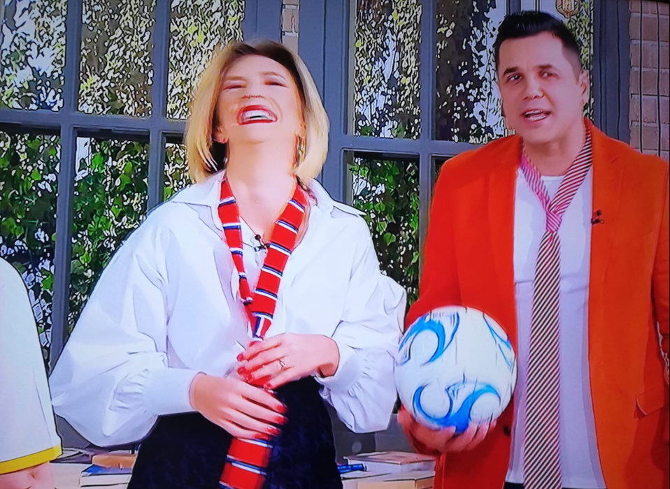 Ioana Cosma și Adela Popescu, miuță chiar în platoul Pro TV! Cove a rămas mască, dar și-a luat apoi revanșa