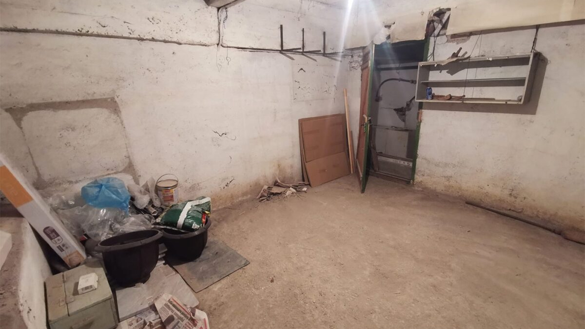 Un proprietar din Cluj și-a scos beciul la închiriat. Câți bani cere pe o luna de chirie