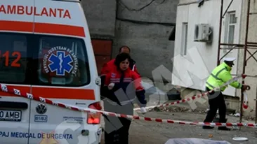 S-a aruncat de doua ori de pe blocul turn! A doua oara s-a zdrobit de asfalt