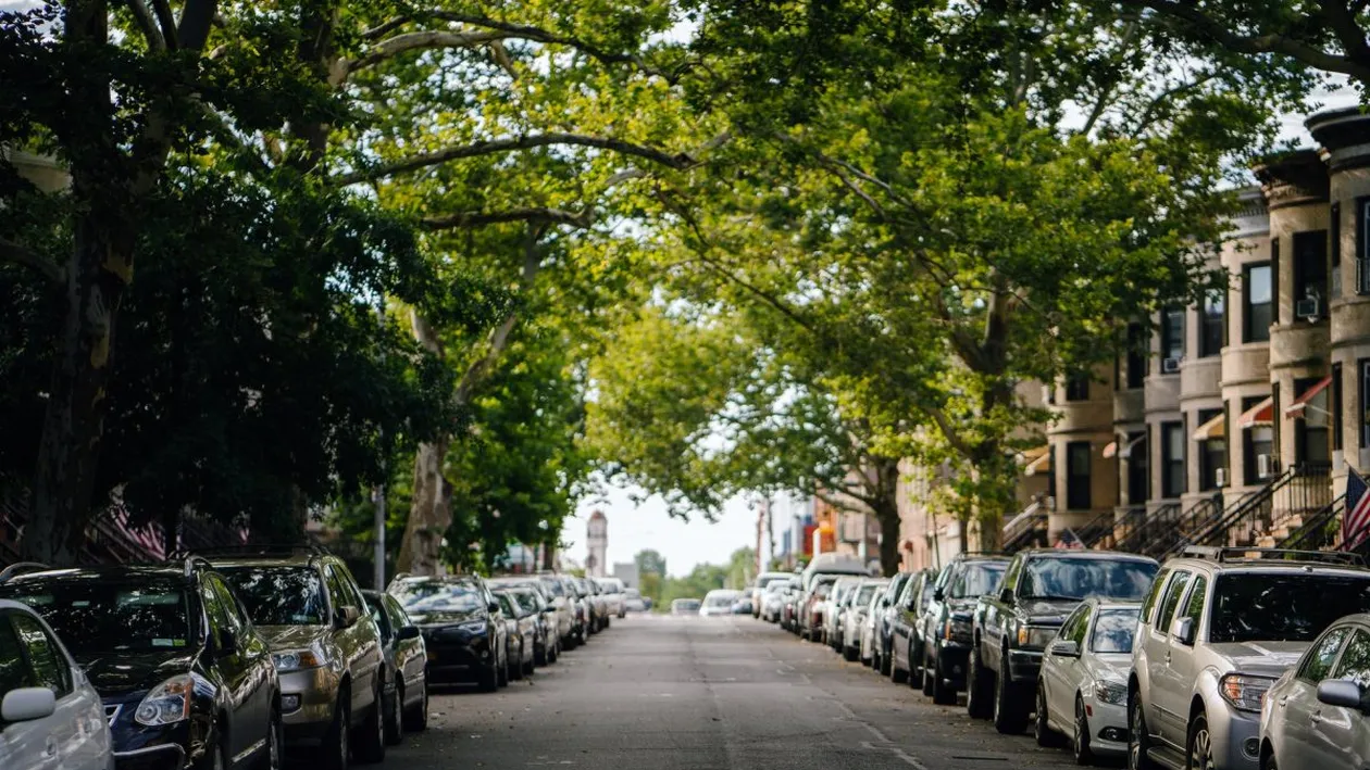 Cât a ajuns să coste o zi de parcare în Mamaia! Turiștii scot din buzunare aproape cât pentru o noapte de cazare