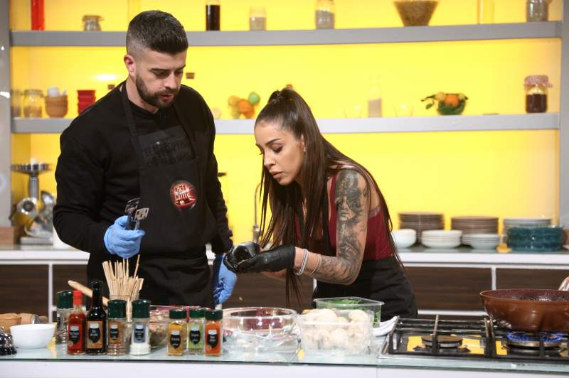 Speak și Ștefania au făcut show la Chefi la cuțite: ”Tocmai tu nu ne-ai dat cuțitul?”