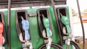 Veste bună pentru șoferi! Benzina și motorina s-ar putea ieftini