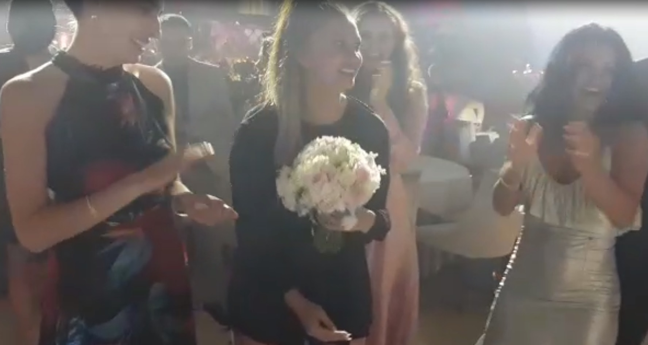 Cine este vedeta care a prins buchetul aruncat de mireasa Andreea Bălan! Urmează încă o nuntă în showbiz!