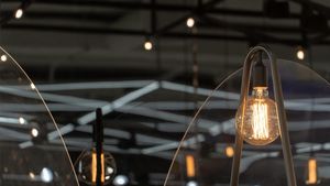 (P) Cum îți atragi clienții într-un oraș al luminilor?