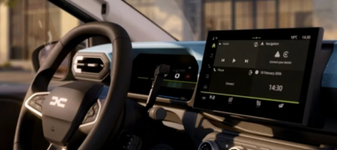 Google lansează Android Auto 17.7. Cum îl instalezi și când vei putea folosi YouTube în mașină