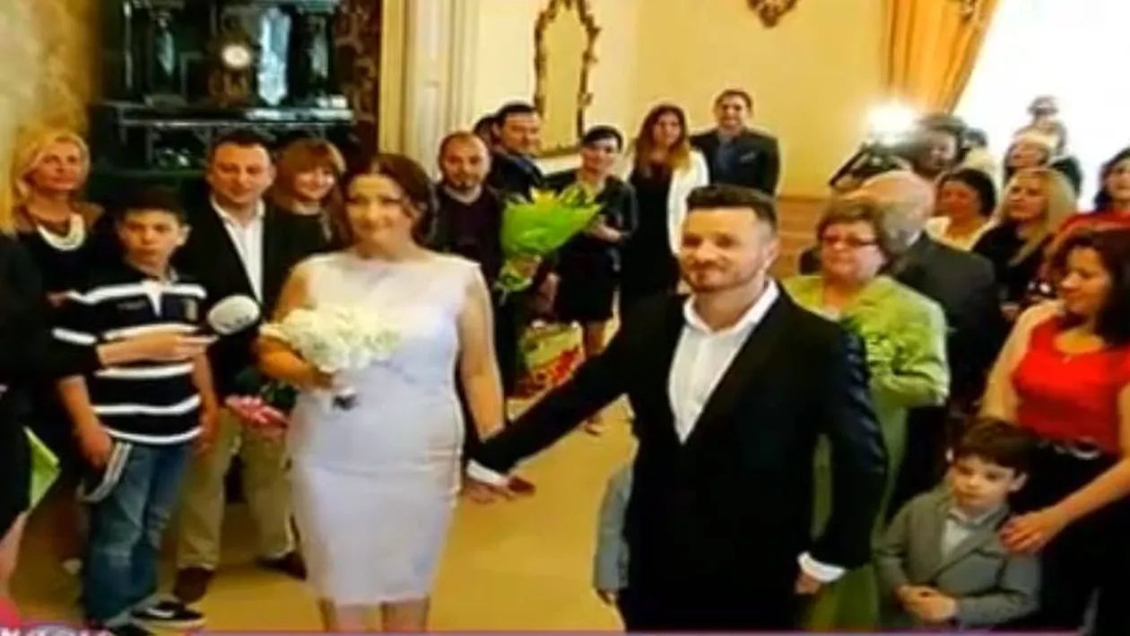Ce tinute au purtat mirii! Gabriela Cristea si Tavi Clonda, emotii la starea civila! “Daca iesim cu bine din treaba asta...”