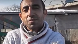O familie din Paşcani primeşte 1.000 de dolari pe lună ajutor social: „„Am zece copii. Mai creştem un purcel, altceva ce să fac?”
