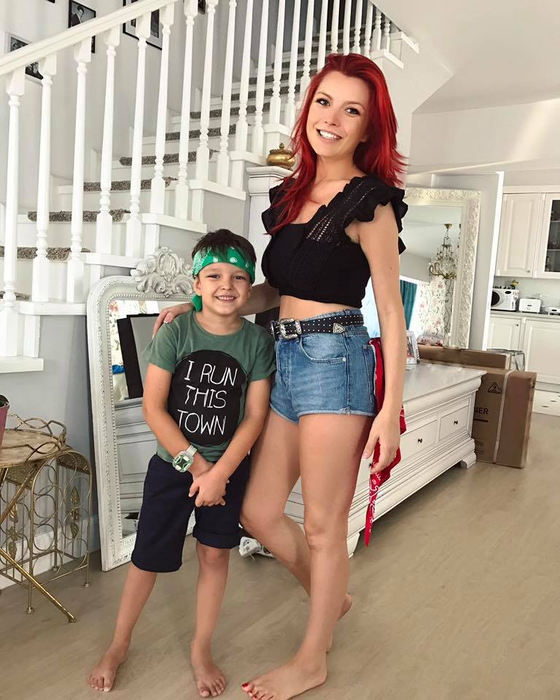 ELENA GHEORGHE, primele imagini cu fiica ei! Uite cum au fost filmate cele două