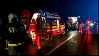 29 de persoane, blocate într-un autocar care s-a răsturnat pe un drum din județul Olt