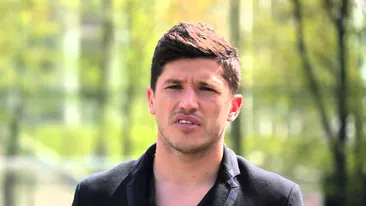 Fostul stelist CRISTI TĂNASE a poftit la fosta cu actuala de mână! Fotbalistul şi-a exersat pe DIANA GUREŞOAIE replicile de agăţat în club, dar a dat rău cu bâta în baltă!