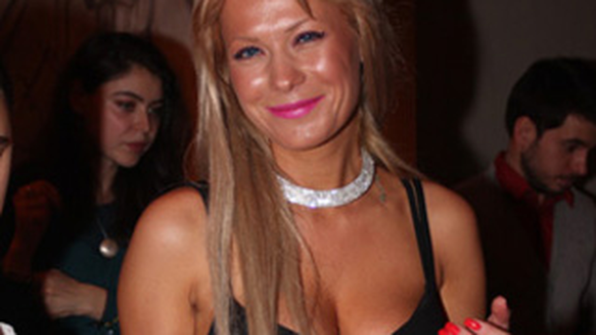 Simona Sensual, distrusa dupa 10 ani de solar zilnic: "Adormeam deseori acolo, era o relaxare" VEZI cum au oprit-o medicii in ultimul moment