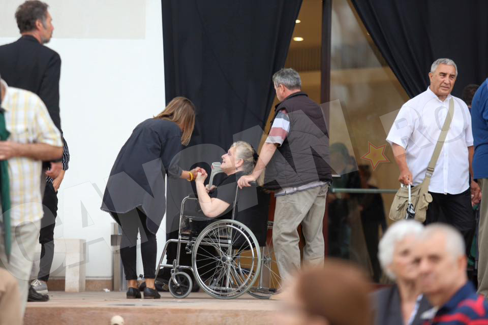 FOTO! MARIN MORARU a fost înmormântat miercuri. Soţia maestrului a scris pe coroană un mesaj dureros