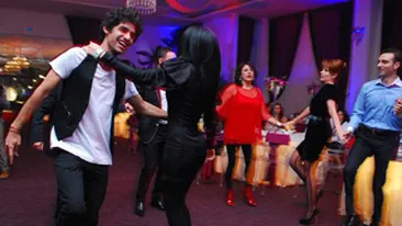 Uite cum s-a distrat Adelina Pestritu de Revelion! A dansat de mama focului alaturi de Marian Vasilescu!