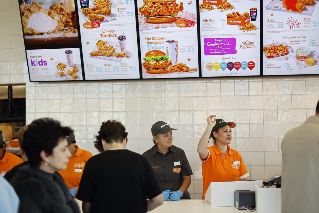 Popeyes România deschide primul restaurant de tip Drive-Thru din țară
